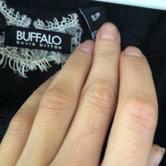 🪷 5/$10 🪷 Buffalo David Bitton black blooms in great condition - Picture 2 of 5